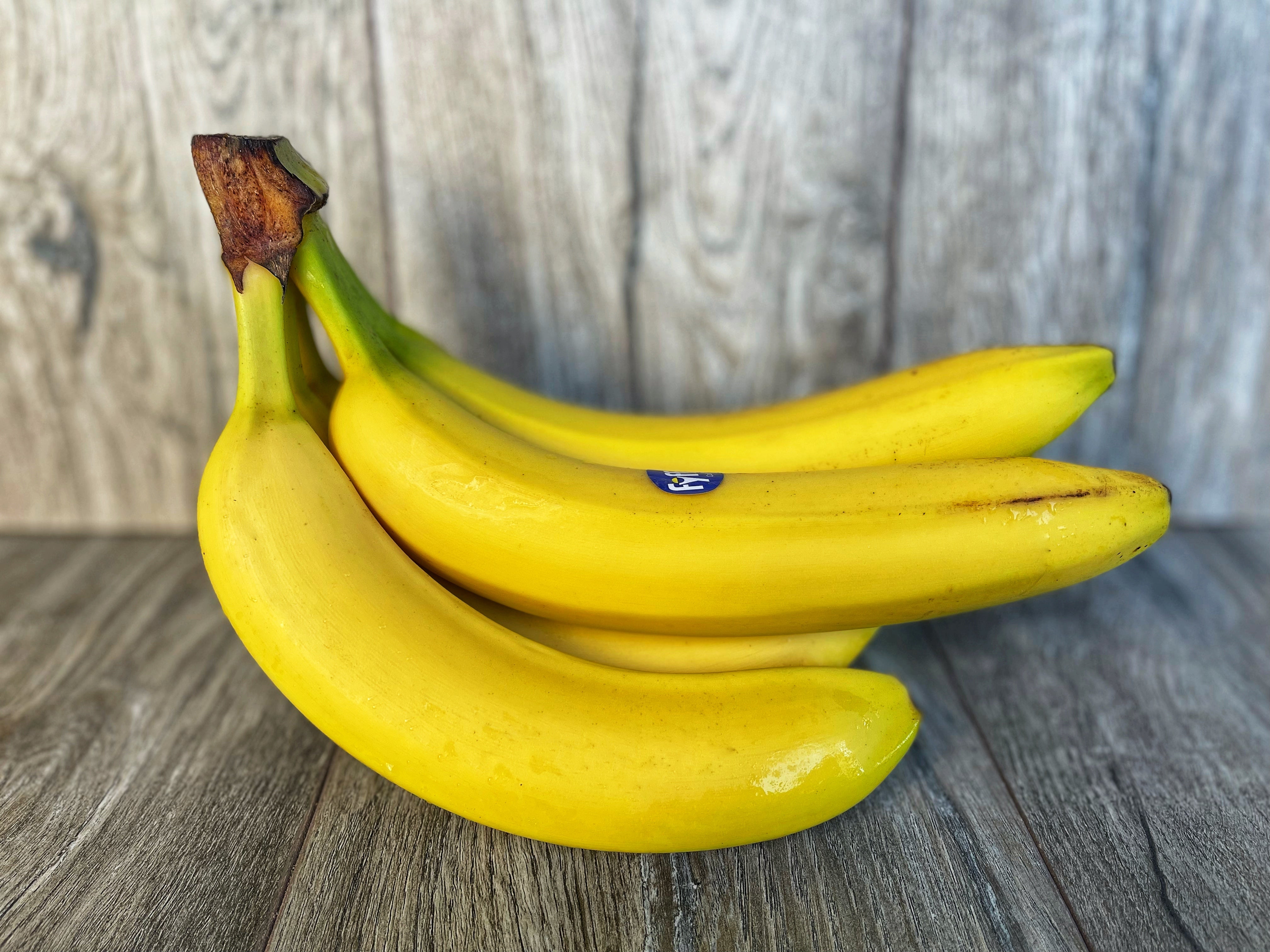 Banāni PREMIUM 1.šķira  [ 1 KG ]